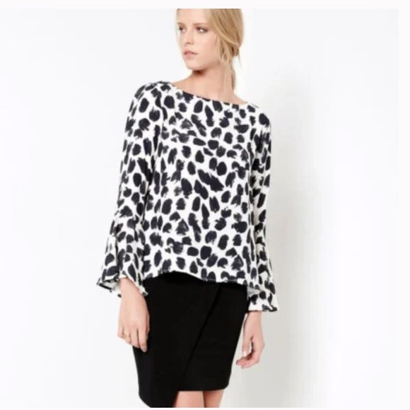 Karen Kane Animal Print Boat Neck Bell Sleeve Blouse Size S - Picture 1 of 9